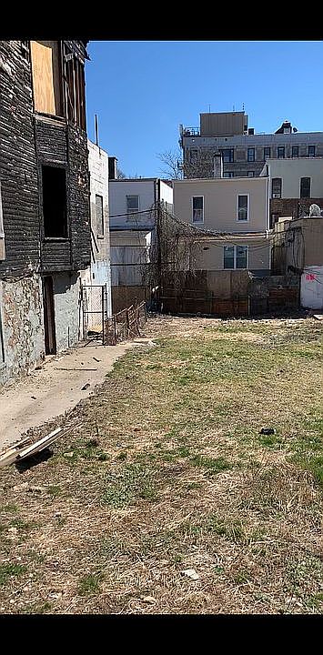 1st image of 2862 Valentine Ave