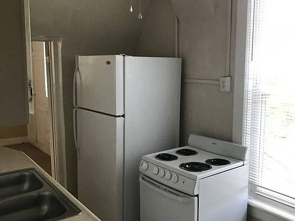 2nd image of 1230 E 10th St APT B
