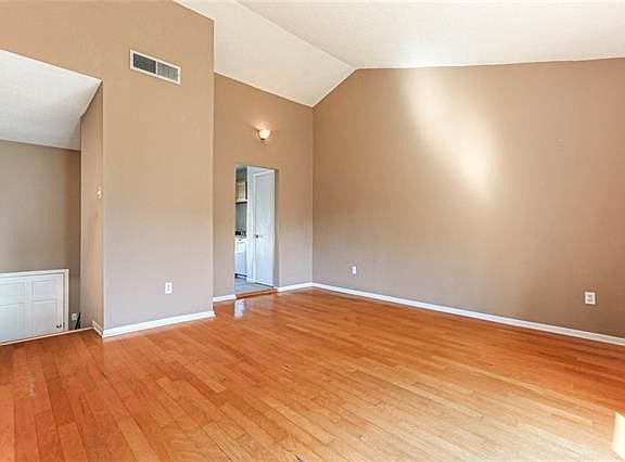 5th image of 825 Louisiana Ave APT 7