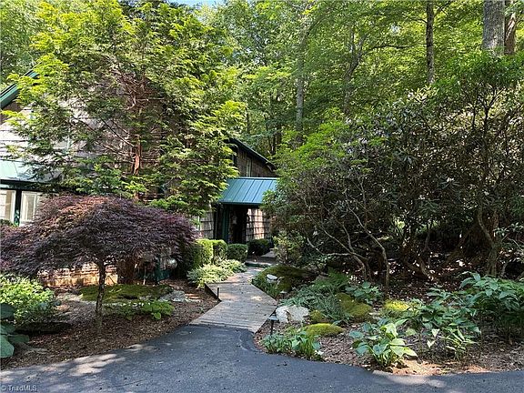 4th image of 220 Cobble Creek Ln