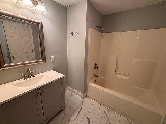 5th image of 2 Pleasant St APT 11