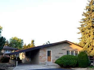 6220 Pond View Dr, Matteson, IL 60443