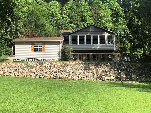 2nd image of 1024 Lakeview Dr