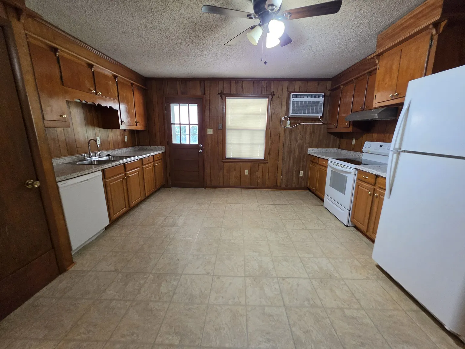 2 bed, 2.0 bath, 1269 sqft, $1,350 — Photo 4