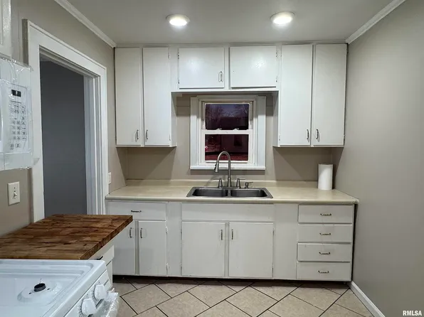 624 E Paris Ave, Peoria, IL 61603