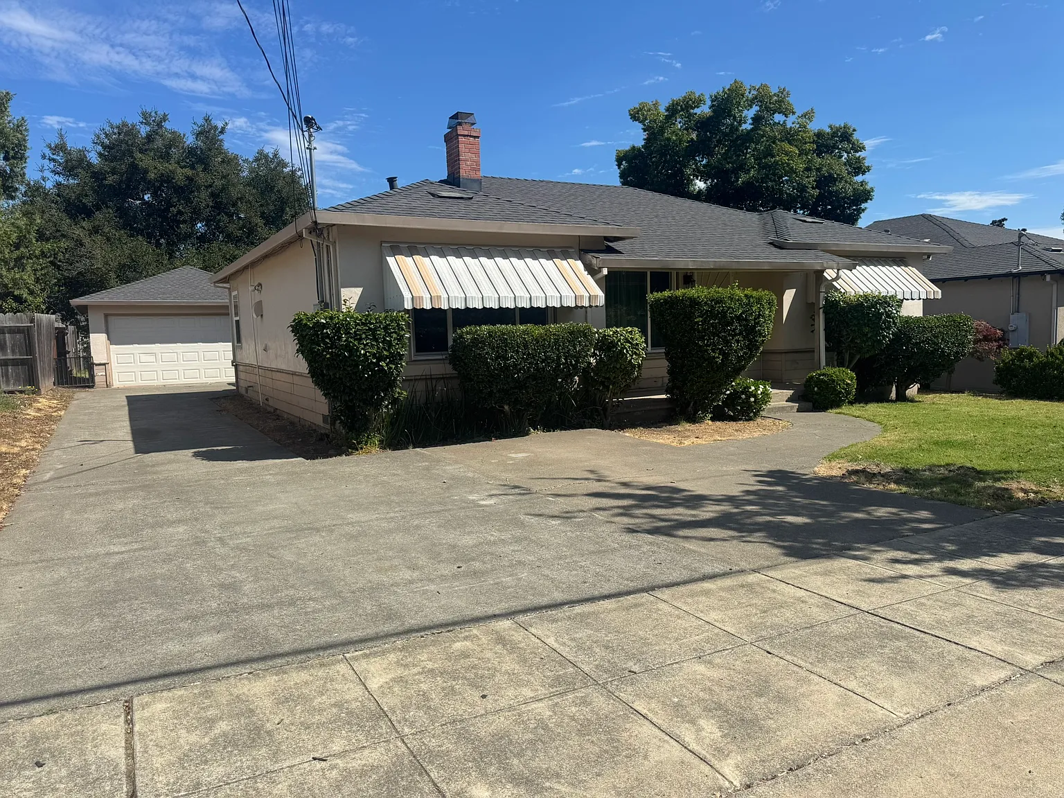 3 bed, 1256 sqft, $3,500 — Photo 2