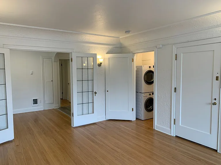 724 Harvard Ave E — Photo 12