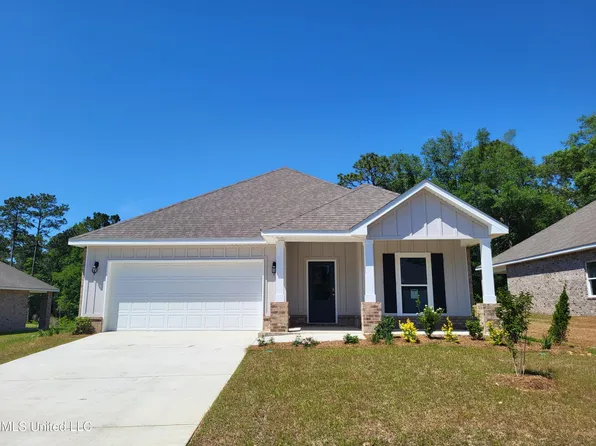 87126 Highpoint Dr, Diamondhead, MS 39525