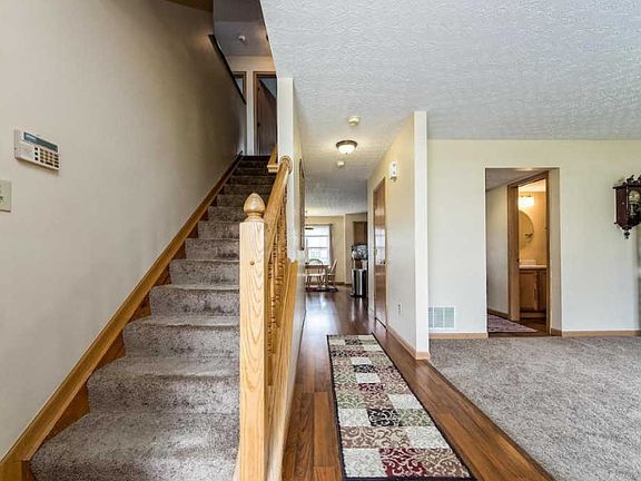 2nd image of 1531 Meadowlark Ln