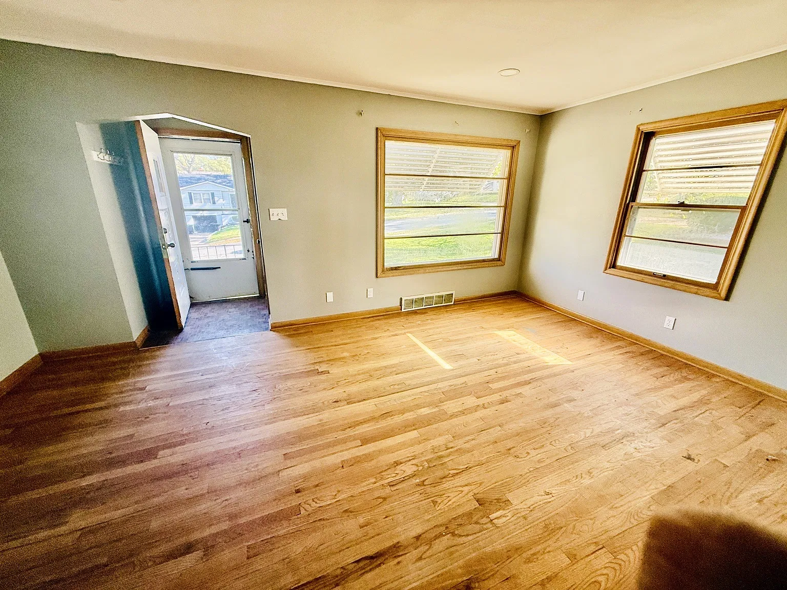 3 bed, 1216 sqft, $1,350 — Photo 2