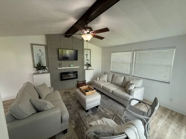 121 Las Palmas Blvd, North Fort Myers, FL 33903