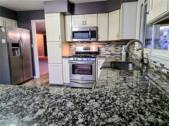 3rd image of 600 E South St
