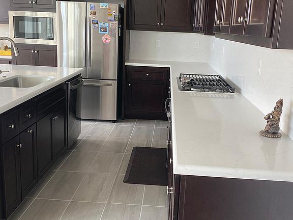4th image of 80 Calder Dr