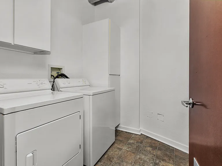 Old Townley - In Unit Washer/Dryer