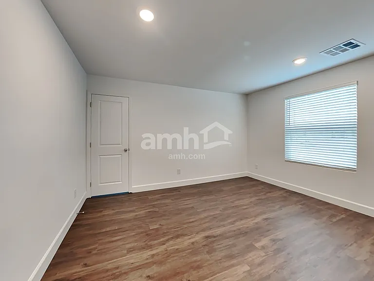 136 Charmante Tulip Ln — Photo 12