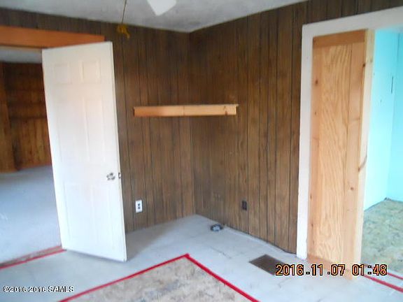 5th image of 48 Walnut St