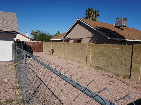 3rd image of 1719 E Sierra St