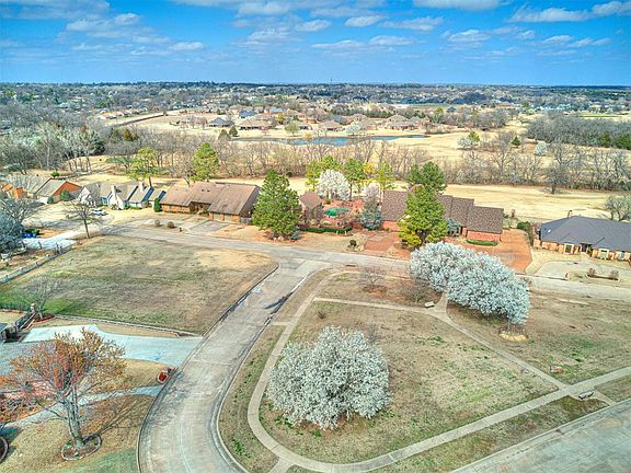 3rd image of 2402 Robinwood Pl