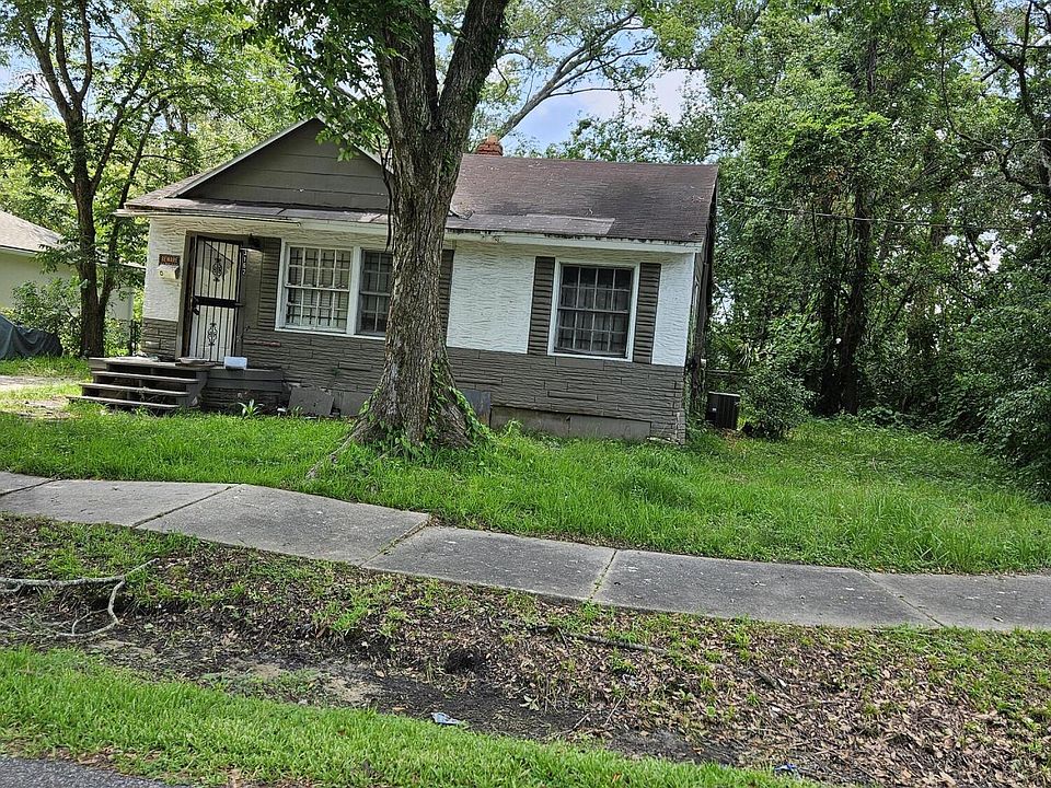1st image of 3162 2ND ST Circle