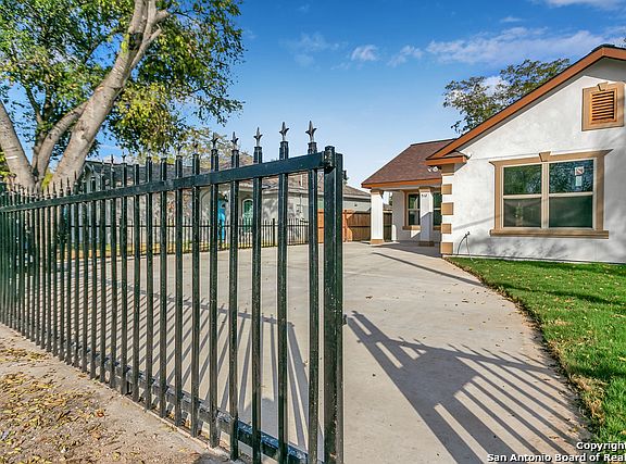 3rd image of 512 N San Gabriel Ave