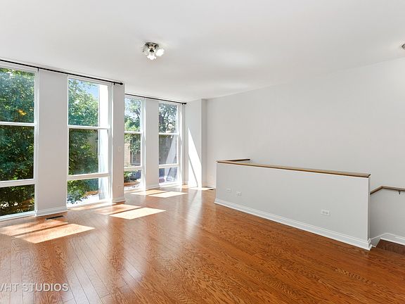 3rd image of 1915 N Whipple St #2