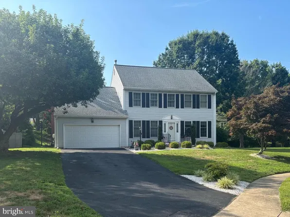 4 Moss Ct, Newark, DE 19711