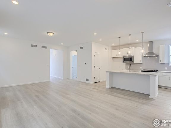 5th image of 814 Emmerson Blvd