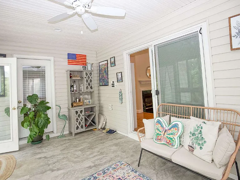 225 Adams Cir — Photo 18