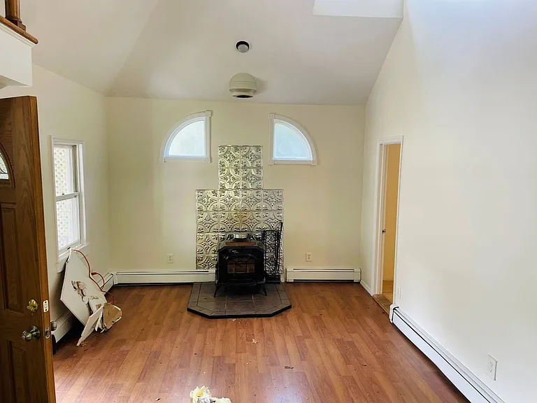 16 Herb Hill Rd — Photo 2
