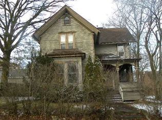 530 Madison St, Waukesha, WI 53188