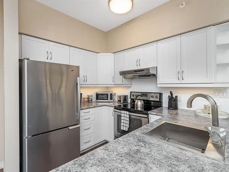 180 Bunker Ave #1-D — Photo 7