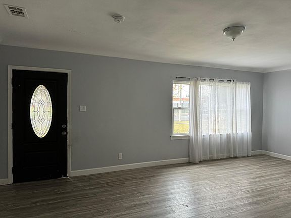 5th image of 1919 S Cypress Ave