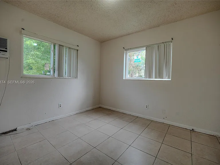 715 N 58th Ave #1 — Photo 11