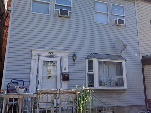 4th image of 128 Dekalb Ave