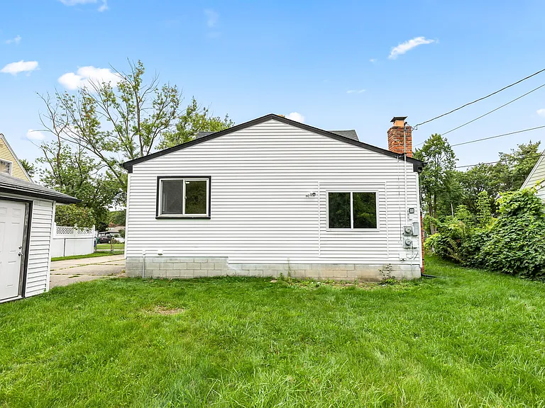 32506 Florence St — Photo 23