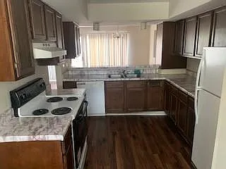2 bed, 2.5 bath, 1288 sqft, $1,300 — Photo 3