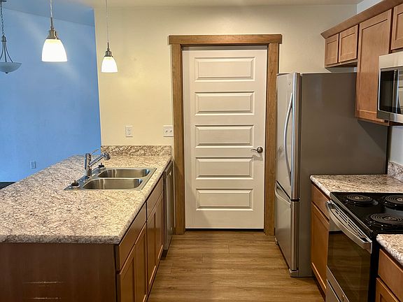 Includes Dishwasher, Stainless Steel Appliances, Electric Stove
