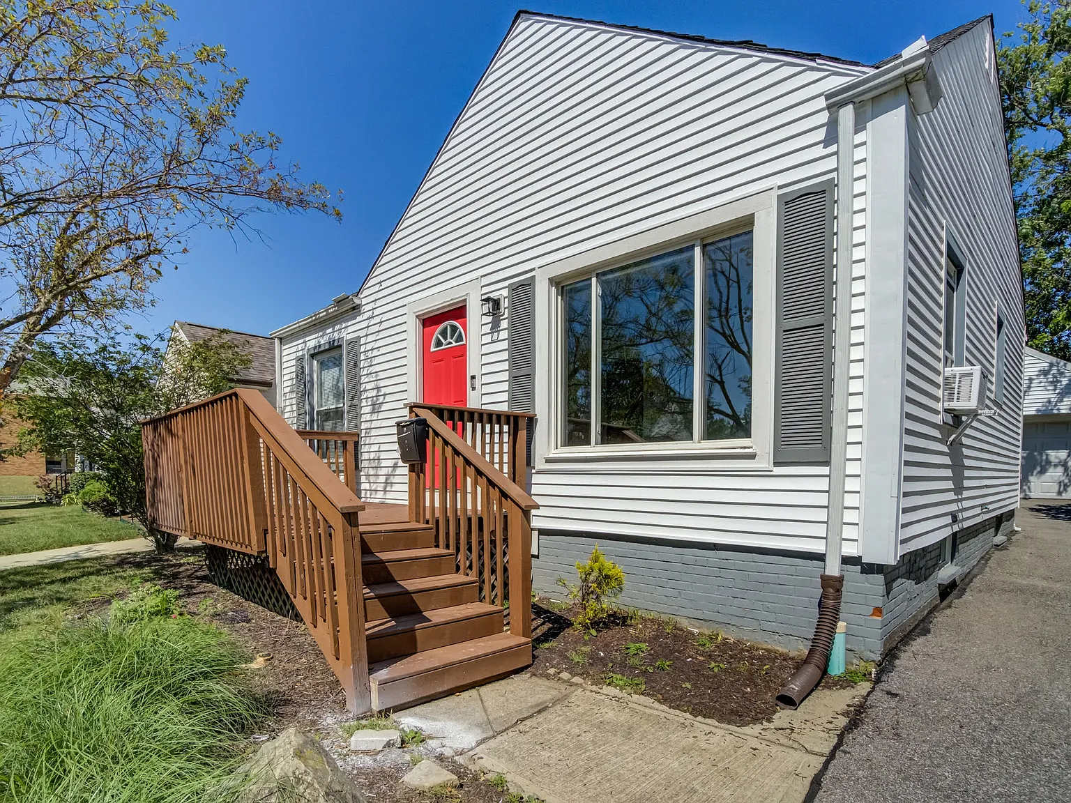 2 bed, 699 sqft, $1,600 — Photo 3