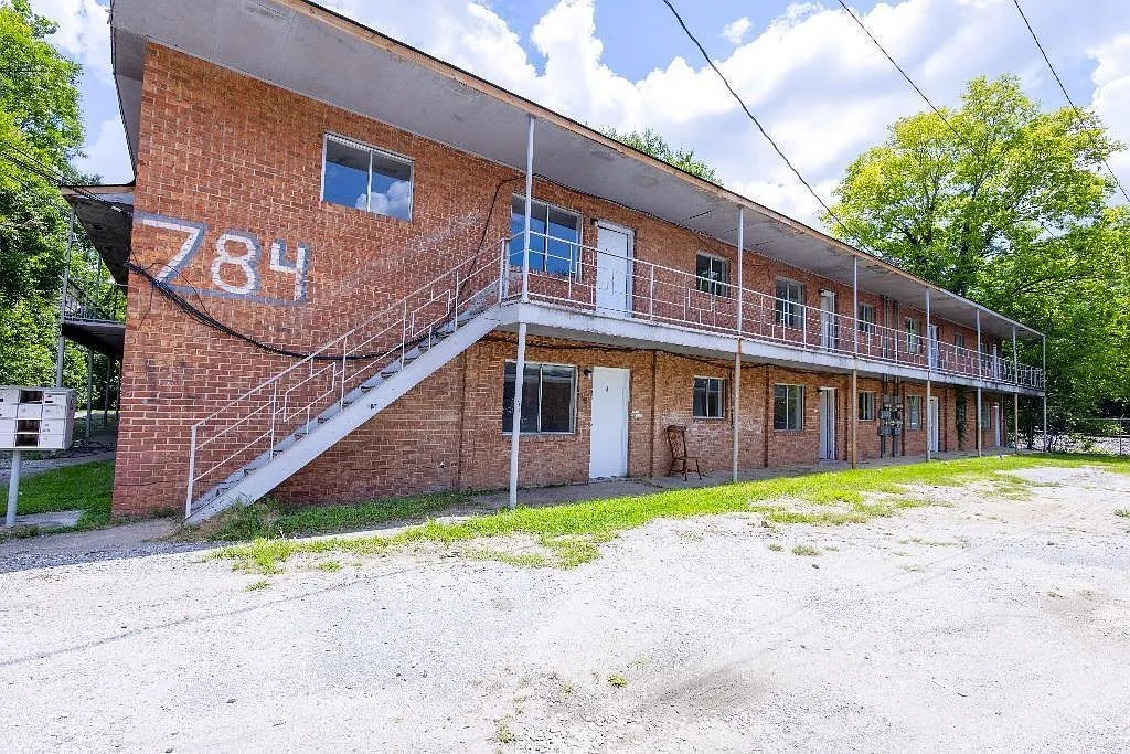 2 bed, 1.0 bath, 600 sqft, $725 — Photo 1