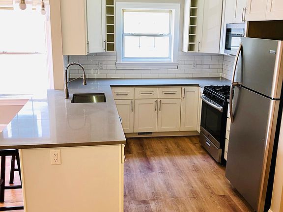 4th image of 217 Whiton St