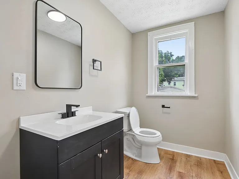 281 N Ogden Ave — Photo 8