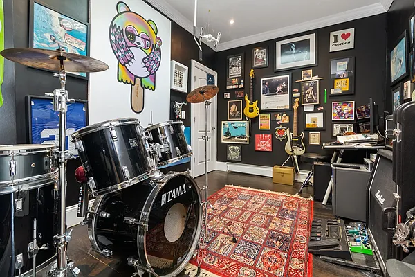 Sold by Compass | media 7