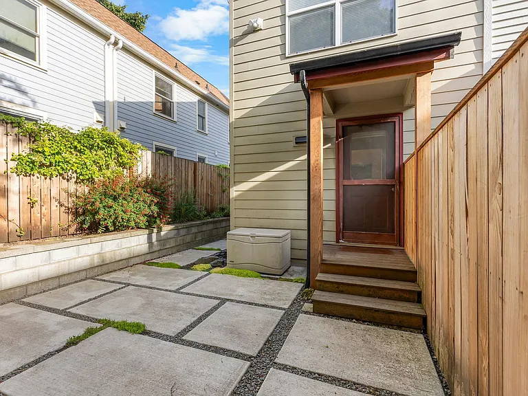 7 NE Morris St — Photo 22