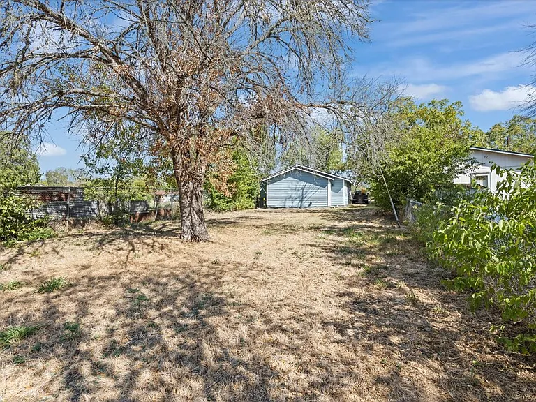 313 Nagel St — Photo 14