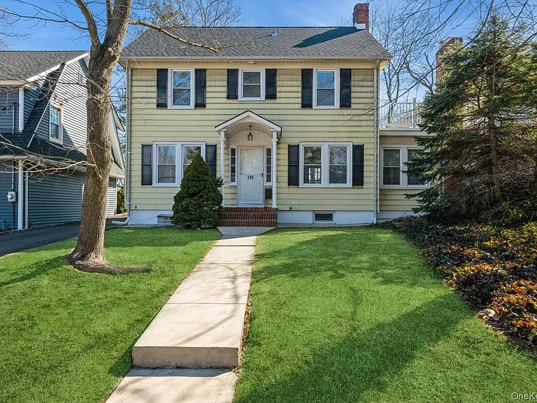 130 Soundview Rd — Photo 1