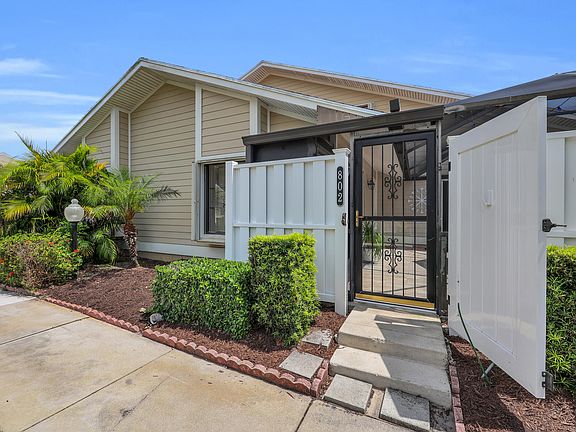 2nd image of 802 Summerwinds Lane