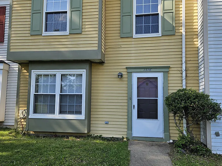 1316 Jervis Sq — Photo 7
