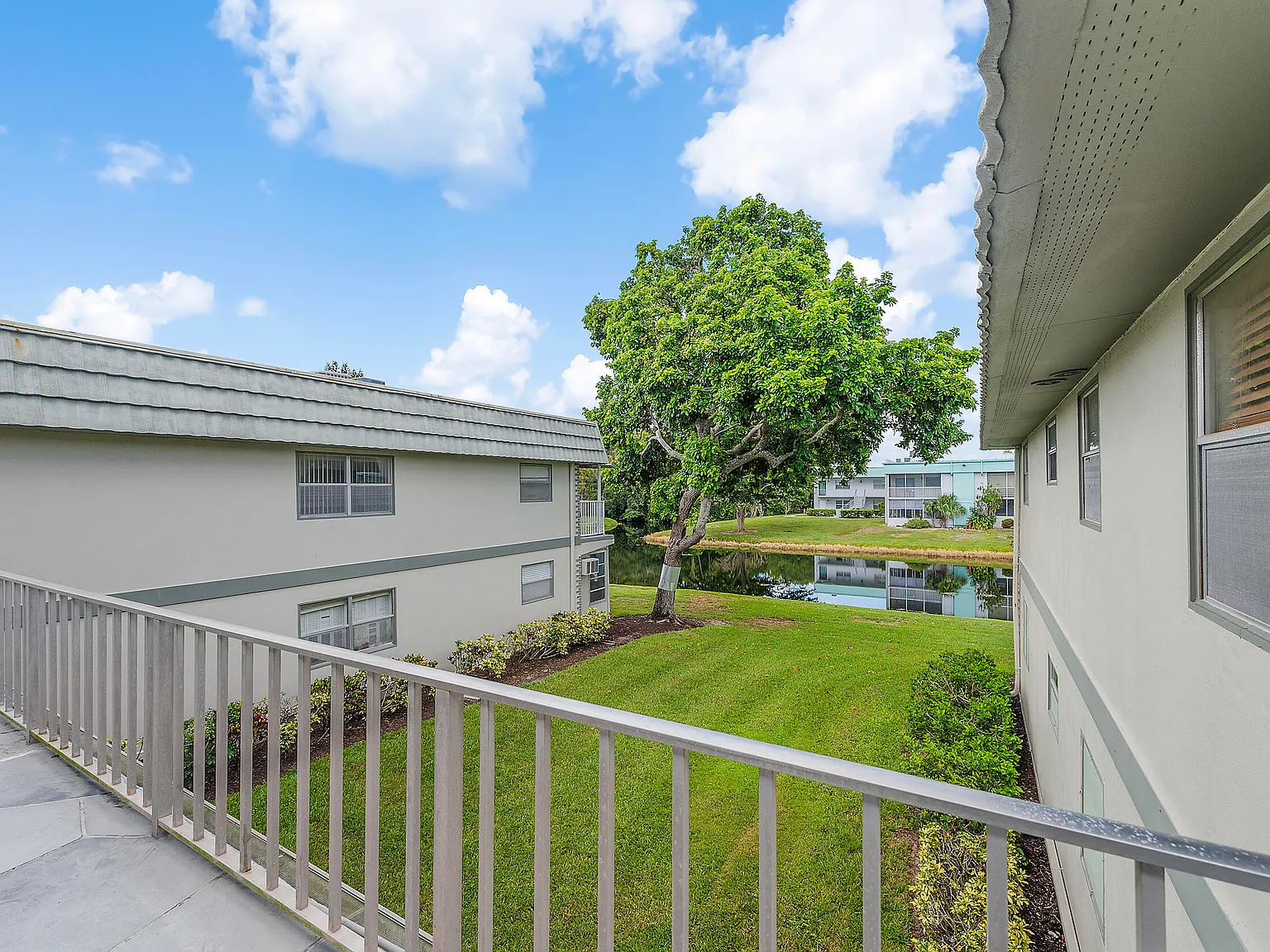 2 bed, 2.0 bath, 880 sqft, $1,700 — Photo 3