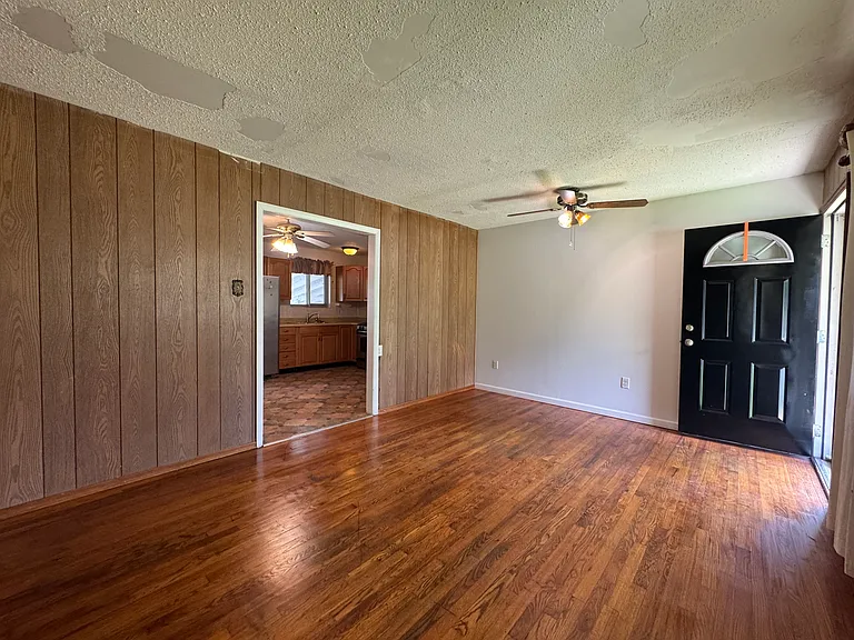 10 Shumate Ave — Photo 3