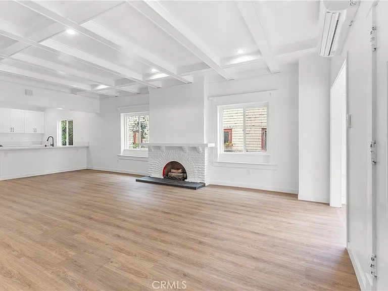 2636 S Normandie Ave — Photo 2